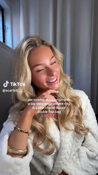 The Ultimate Chanel Bag: Luxury, Pink, and Glamorous!