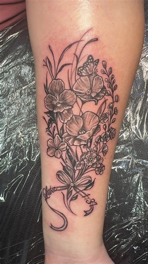 A mother representing her loved ones by their birth flowers 💐 💛 #mother #mothertattoo #tattoo #inked #floraltattoo