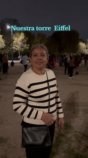 La Torre Eiffel: Un Paseo Por París
