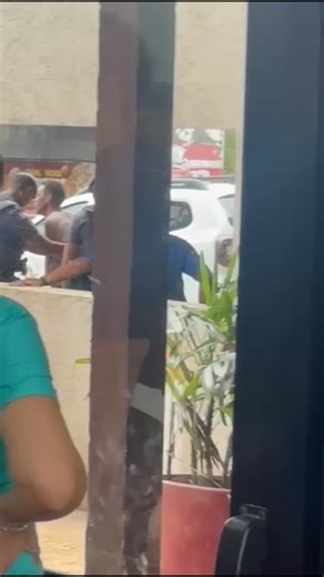 Regional FM on Instagram: "Indivíduo invade o CERD e causa pânico entre funcionários e associados Na manhã desta quarta-feira (07/01), um indivíduo desconhecido invadiu as dependências do CERD – Clube Esportivo e Recreativo Descalvadense, causando pânico entre funcionários e associados. Segundo informações apuradas, o homem, aparentando cerca de 30 anos, entrou de forma irregular na área das piscinas do clube e agrediu o bombeiro civil que estava de serviço no local. Em seguida, o invasor pulou