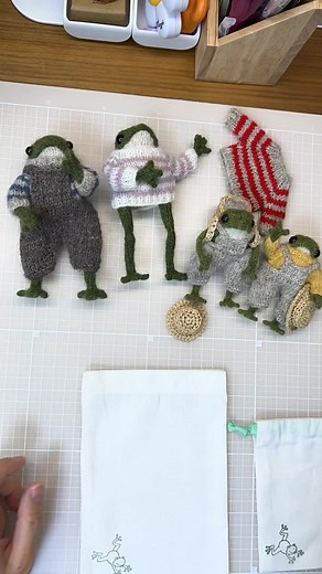 Frog Packing: Knitted Frog Doll Pattern by Dotpebbles