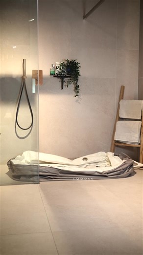 Relaxation just got a whole lot easier! Introducing Tubble Cuzi, the inflatable jacuzzi for every room! • Inflates in 1 minute • Softer than traditional baths • Smart drainage system • Adjustable bubble function (or opt out if you prefer) Treat yourself to bliss! Order your Tubble today and soak up some serenity. What's your excuse not to unwind? | Tubble