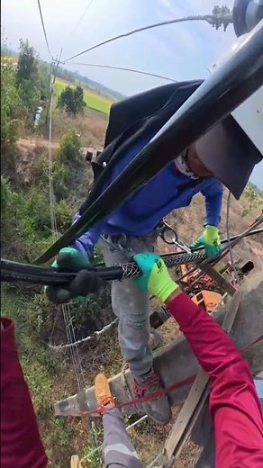 USA Line Workers at Work ⚡😳