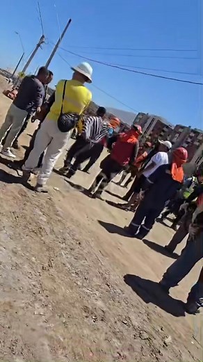 422K views · 2.7K reactions | #AHORA; Grave accidente terminó con vehículo volcado en Héroes de la concepción pasando caparrosa en Antofagasta, el chofer habría salido eyectado del vehículo y casi atropella a una pareja, noticia en desarrollo… | Pulso Regional | Facebook
