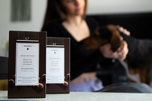 Δοκιμάσαμε τη βαφή μαλλιών της Korres στο σπίτι και το αποτέλεσμα μας δικαίωσε