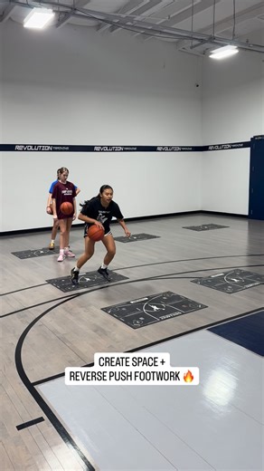 Dylan Murray | Basketball Trainer on Instagram: "Create Space - Reverse Push 👣🔥 ——— #BasketballTraining #BasketballTrainer #Footwork #ReversePush"