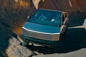 Tesla Cybertruck Goes Extreme Off-Roading at Hell's Gate in Utah