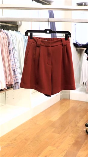 ✨ Last Chance ✨ Hoy es el último día para aprovechar el 50% en Express. 🖤🛍️ | Express