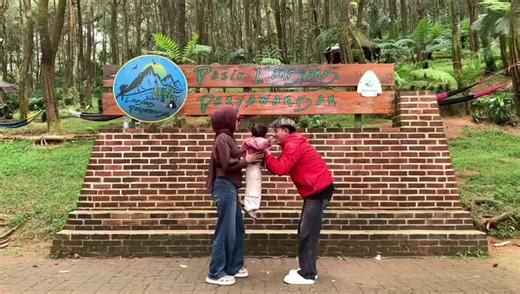 Kebahagiaan Bersama Anak Putri Kita