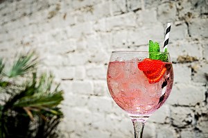 Perfect Pink Gin and Lemonade Cocktail