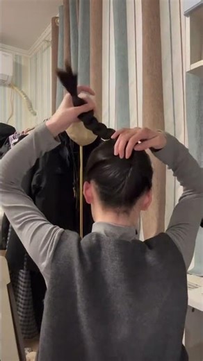 Effortless Princess Updo Tutorial: A Chic and Sleek Look for Any Occasion