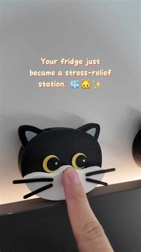 Meet the most satisfying button you‘ll press all day. The crisp clicking sound made when an animal’s ears twitch?Pure ASMR magic. Turn snack time into a tiny, therapeutic ritual. Press your worries away, one cute critter at a time. #FidgetFridgeMagnet #SatisfyingVideos #ASMR #ClickerToy #PressAndDecompress