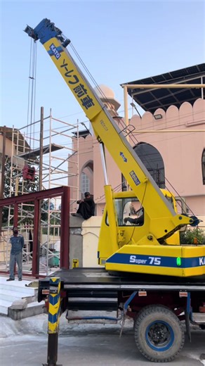 Soomro Crane Services: Reliable Lifting Solutions