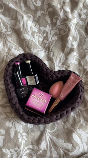 Crochet Mini Heart Basket Tutorial