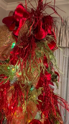 21 reactions · 3 comments | Reds, greens, and golds make up this beautiful blingy tree. Sparkling, glistening, blinging, glittering statement piece for there holiday gatherings. From top to the bottom this tree screams out for festive holiday cheers. | D Garden Floratique By Dustin Manning | Facebook
