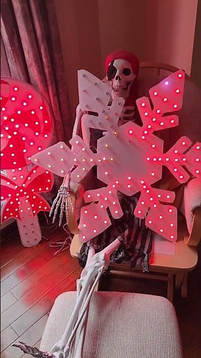 ❄️ Skeleton showing Large Snowflake & Lollipop Props 🍭