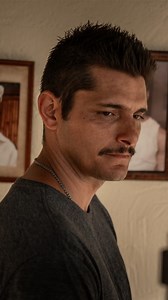 Família é um assunto complicado... Os mistérios da série #Capoeiras já estão disponíveis no #DisneyPlus. | Hulu