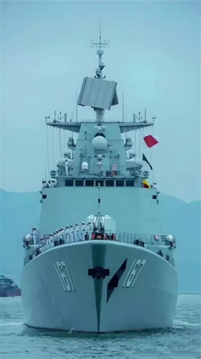 Type 051B destroyer: 1, self-built, 153m long and 16.5m wide, with a full-load displacement of 6,580 tons; hull number 167, first commissioned in 1999, in service Type 051C destroyer: 2, self-built, with a length of 155 meters, a width of 17 meters, and a full-load displacement of 7,100 tons; the hull numbers are 115 and 116, the first service time is 2006, and the service is in progress.#China #navy #Warship #Destroyer #Cool.