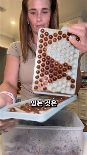 How to remove ice from an ice cube tray without worrying about plastic?