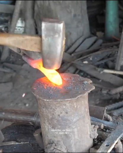 1.2K views | How to forge a wood working tool ( wood lathing tool/chisel) #M #oldschool #kk #metalworking #amazing | METAL WORKS | Facebook