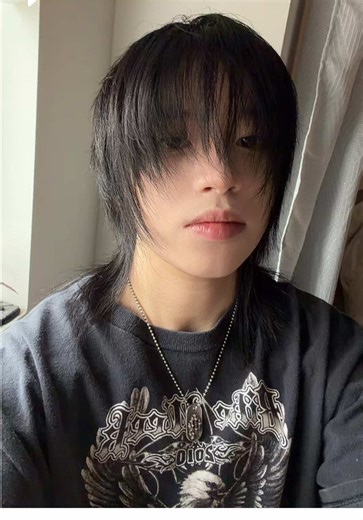 Haircut Tips for Layered Styles and Sideburns