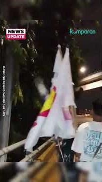 Usai HUT ke-18, Gerindra copot-bersihkan bendera yang dipasang di jalanan Jakarta