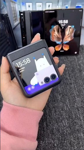 Best Flip Phone 2025 Hands-On Review | Style Meets Next-Gen Tech!