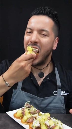 🐙✨ Dive into a delicious Octopus Salad with crunchy crostini and a creamy potato sauce. Perfect for a summer meal or a fancy appetizer! 🍋🥖 Ingredients For the octopus salad: ● 200 g (7 oz) of octopus, cut into small pieces ● 200 g (7 oz) of boiled potatoes, diced ● 1 onion ● 1 bay leaf ● 1 teaspoon of black peppercorns ● 1 teaspoon of chopped parsley ● Half a lemon (juice and grated zest) ● Extra virgin olive oil (as needed) ● Salt and pepper (as needed) For the crostini: ● Sliced bread ● Ext