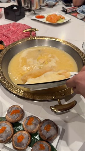 滾得棧｜尖沙咀｜天后｜深井｜打邊爐｜火鍋｜港式美食 on Instagram: "大大隻 原隻花膠筒！ 😋😋 #花膠雞湯 #滾得棧"