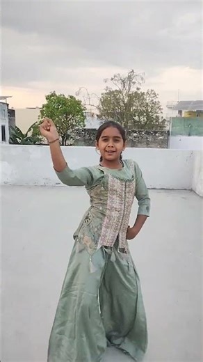 me to raste se ja raha tha #trendingshorts #shivangiofficial #dance #