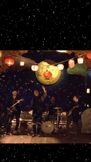 The Magic of Christmas Lights: A Musical Journey with Coldplay