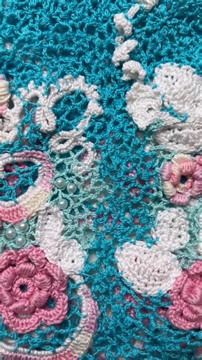 2.5K views · 98 reactions | Some ways to use Crochet Flowers: in the middle part of the motif, a part of a big project: Irish Lace. Who likes? | Crochet and Relax | Facebook