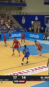 That @philly_f_baby_ 🤝 @toneyd_official connection 😳 @fcportosports 🆚 @modalidadesslb em direto na RTP2 e na FPBtv! #SomosBasquetebol #LigaBetclicMasculina | Federação Portuguesa de Basquetebol