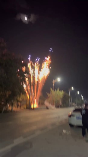 3.8K views · 142 reactions | Huge Firework Show!勞 #fireworks #firework #feuerwerk #fuegosartificiales #fireworkshow #pyro #pyrography #fyp #foryou #fireworkshell #pyroforlife #pyroisnotacrime #pyrotechnics | CharlesPyro Fireworks | Facebook