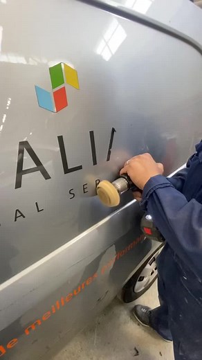 Comment poncer une voiture avant peinture - Astuce de carrosserie
