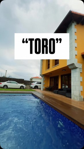 270K views · 869 reactions | Hoy os enseño esta casa con jardín y piscina desde la que la playa ️ es tu vecina  Si quieres saber su precio y características: Envía “TORO” por WhatsApp al 650602615 y te envío todos los detalles con solo ese código  Lo recibirás en el momento  Soy #Alan  #casa #asturias #housetour #asturalaninmobiliaria #realestate #llanes #home #parati #playa #piscina #toro #❤︎ | Alan Aparicio Del Campo | Facebook