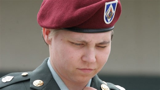 Lynndie England: Tvář skandálu s týráním vězňů v Abú Ghrajb lituje pouze sama sebe