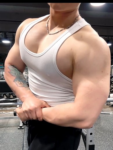 Muscle Breast 大念念: Asian Hunk Showcase