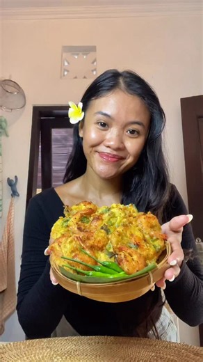 What makes this shrimp fritter recipe so crispy