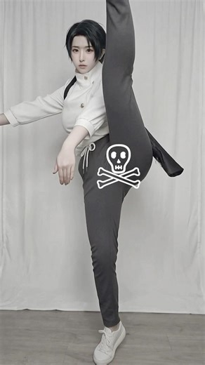 【乙骨憂太のコスプレで】中国軍隊ダンスの足上げ挑戦してみた。 #cosplay #jujutsukaisen #okkotsuyuta