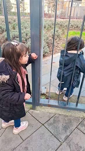 بابا افتح بسرعة🚪#سيلين_وجود #لين_أسعد #goud_asaad