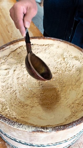 7.1M views · 26K reactions | 138年の歴史を持つ伝統的な和菓子 日本の昔ながらの伝統を感じる職人技...