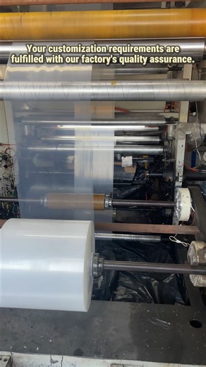Integrated bag making and film blowing machine, fully automatic with no stretching, produces tens of thousands daily. Come see the fully automated production process of everyday plastic bags. #bag #plasticbag #biodegradable #plasticfactory #manufacturing
