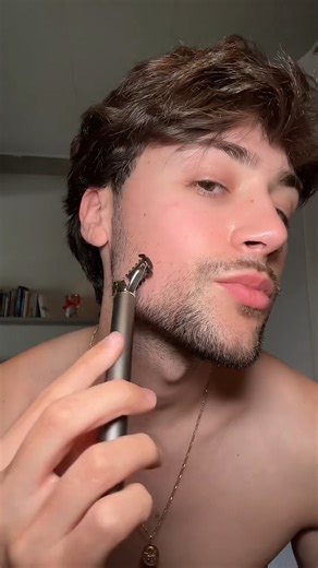 That fresh trim feeling everytime! @lucasollie shows us how easy his grooming routine is with the Super-X Metal Series X-Blade. #BaBylissXBlade #GetReadyWithBaByliss #Shave #FreshTrim #razor | BaByliss