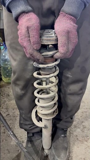 Removing a Spring from the Shock Absorber #carrepair #automobile #engineblock #mechanic