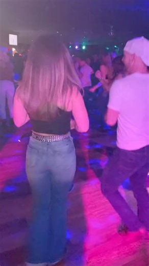 86K views · 895 reactions | New pants 樂 #fyp #trend #viral #linedancechallenge #linedancer #linedancing #linedance #country #countrylinedancing #roostercrow #roostercrowlinedance #honkytonk | Line Dance | Facebook