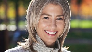 Graue Haare natürlich färben: Mit diesen Tricks gelingt's