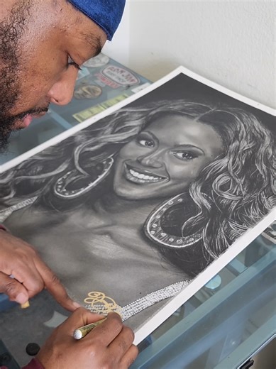 Stunning Hyperrealistic Charcoal Drawing of Beyoncé