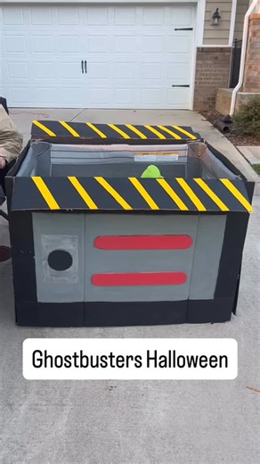 Happy Halloween from my little Slimer! @ghostbusters #ghostbusters #ghostbuster #halloween #halloween2025 #ghostbusterscosplay #ghostbusterscostume | JP Cosplay