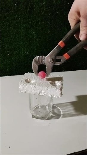 "Red Ball vs 1000°C Experiment"